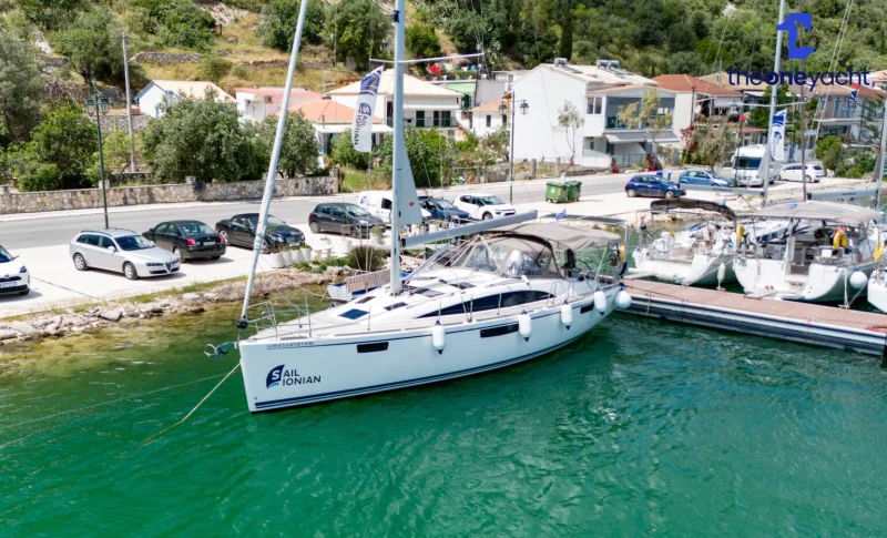 2023 Bavaria 42 Vision
